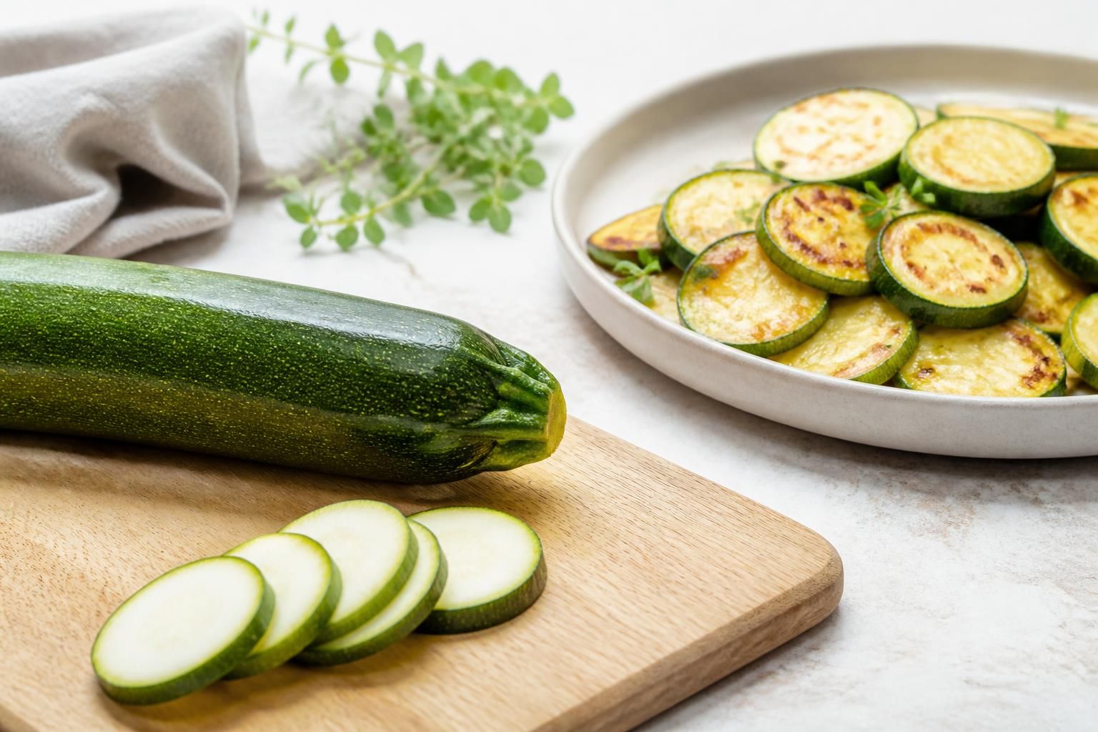 découvrez les calories de la courgette pour 100g, crue ou cuite, un légume léger et nutritif qui accompagne parfaitement une alimentation saine et équilibrée.